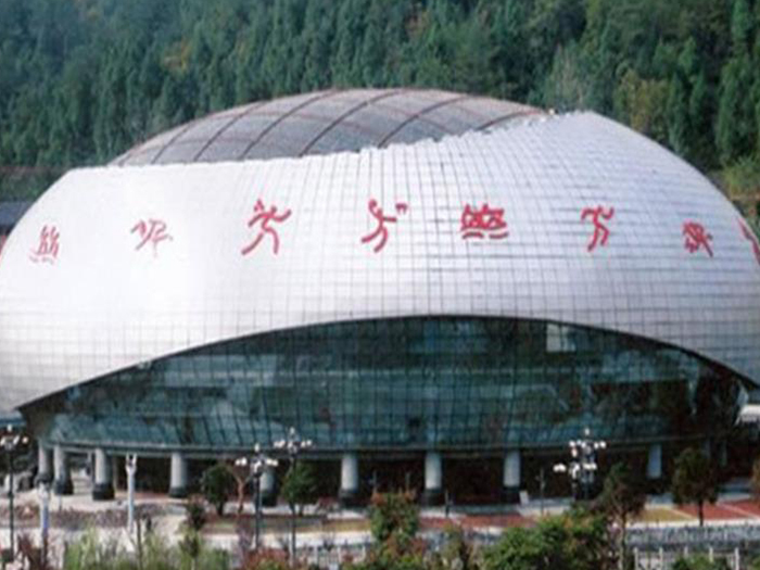 果洛体育中心球形网架加工安装